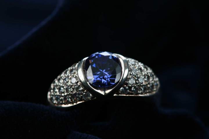 Bague ornée de saphir Ajaccio